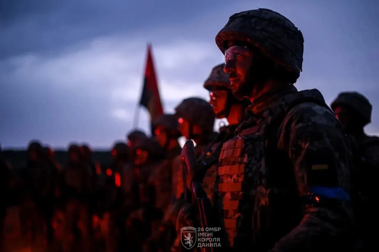 Ukrainian troops destroyed a Russian convoy near Chasovy Yar (video)