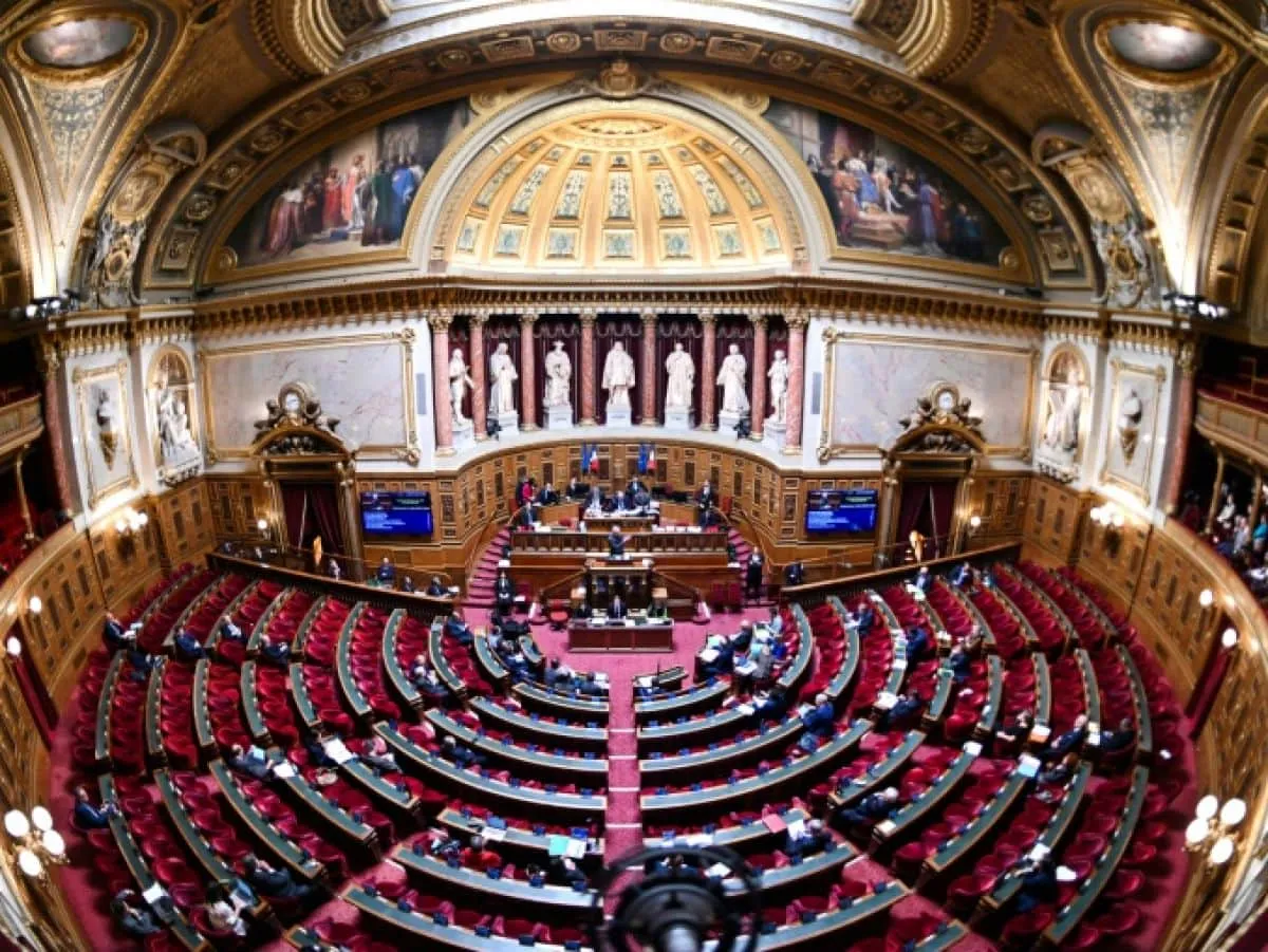 Парламент Франції провалив ще два вотуми недовіри уряду Лекорню