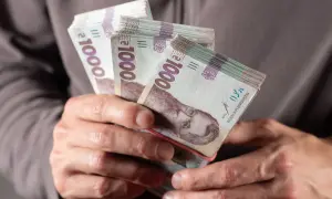 Потяг зіткнувся з автокраном на Львівщині загинули люди