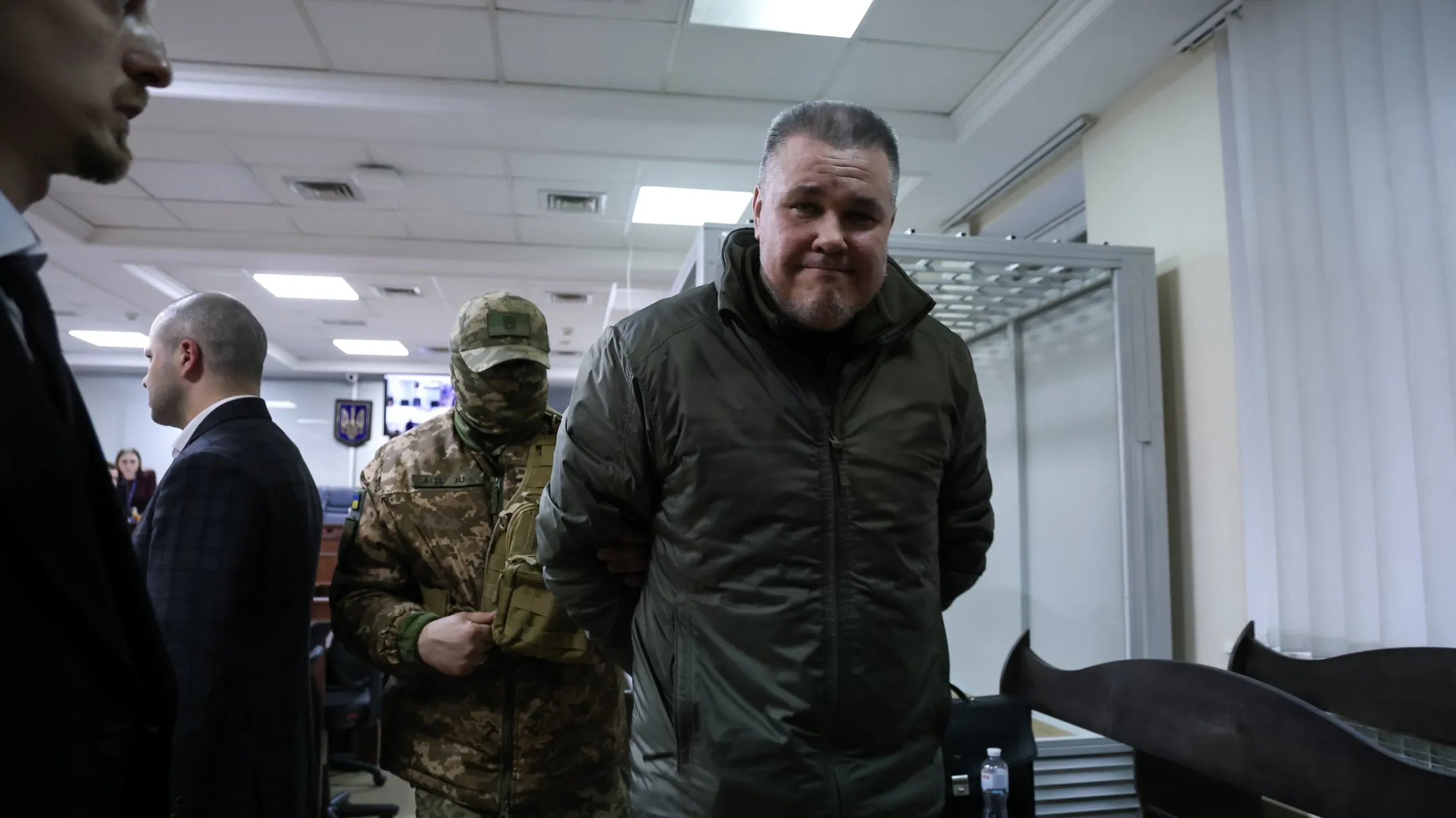 Спосередник хабарів для заступників СБУ залишив слідчий ізолятор