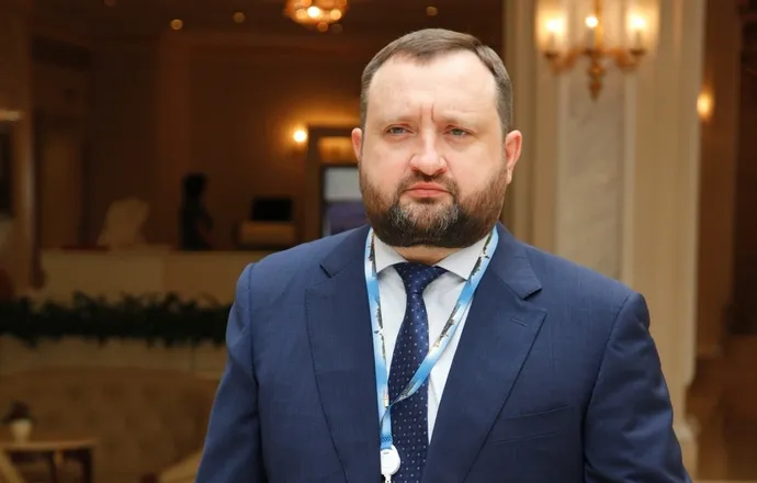 Квартира за миллионы долларов и автопарк премиум-класса: что известно о состоянии семьи Арбузова