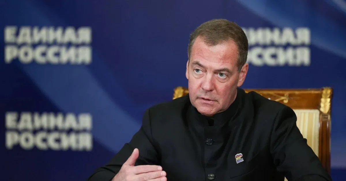 Медведев пригрозил Армении судьбой Украины из-за изменения курса Еревана