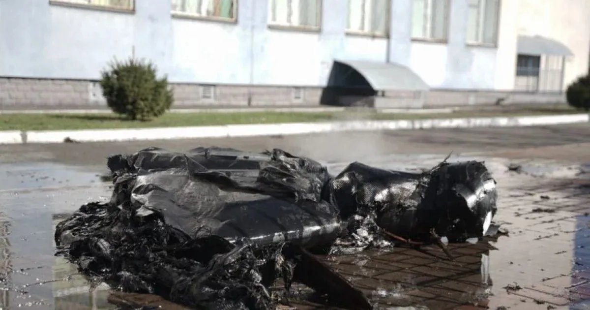 Российский дрон попал в школу в Киеве, в здании вспыхнул пожар