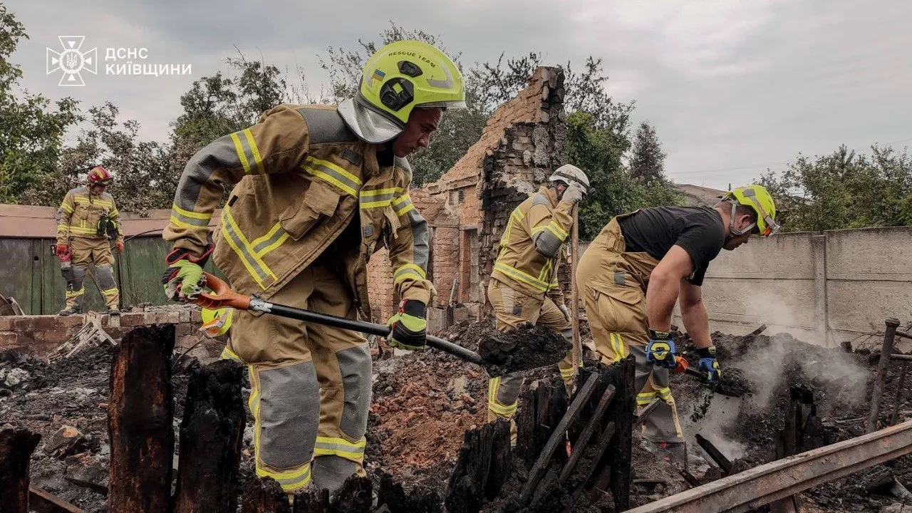 Cleanup efforts following the Russian missile strike are underway in Vyshneve – photos