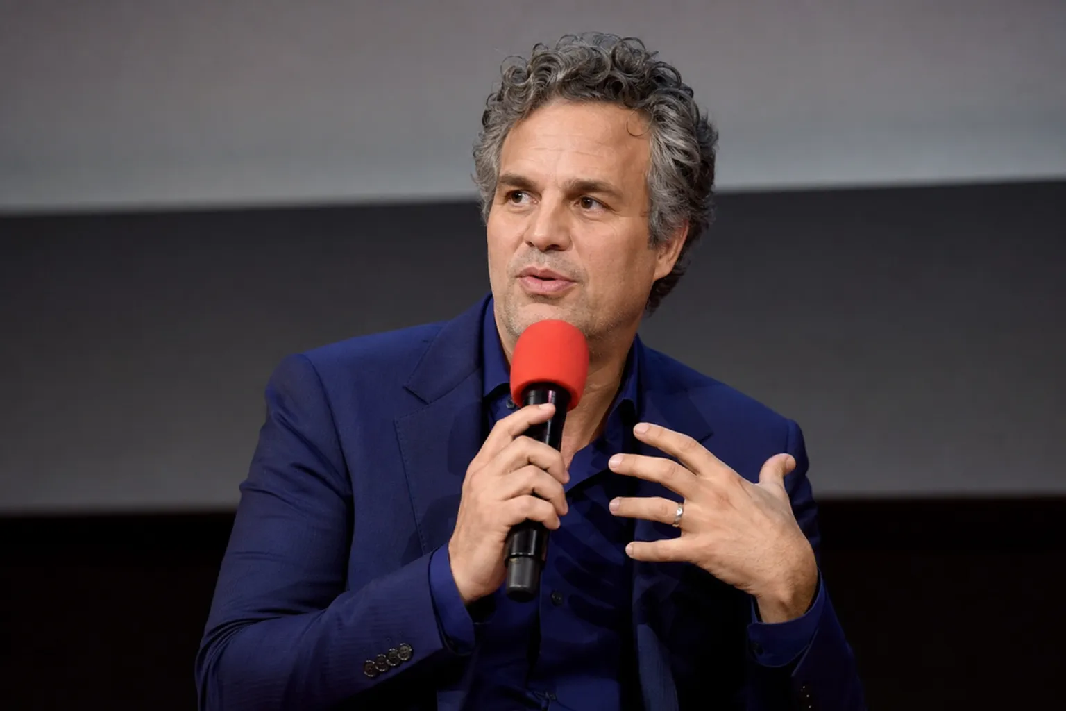 More than 170 entertainment industry figures support Mark Ruffalo in dispute with Paramount