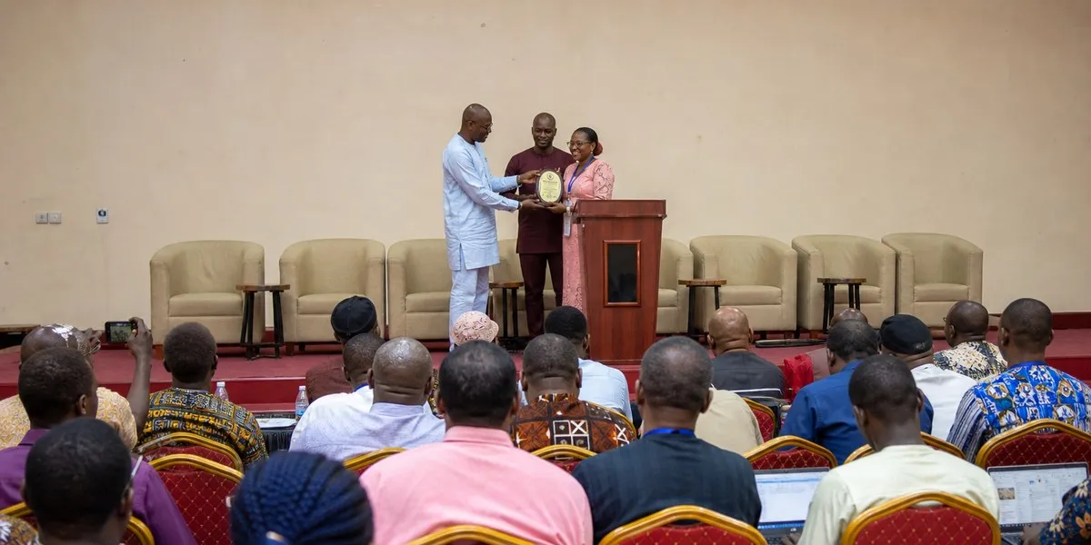 Gubernator stanu Enugu Mbah wezwał media i władze do opierania się na faktach — Premium Times Nigeria