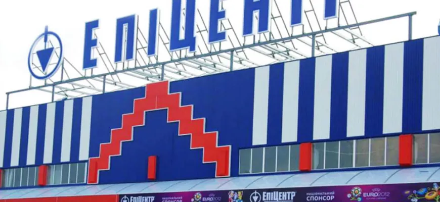 Відео: в Одесі горить Епіцентр на тлі атаки дронів