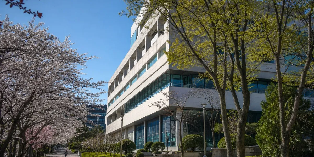 赤道几内亚学生希望协助在韩国设立大使馆