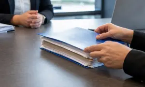 Естонія залучила резервістів для встановлення колючого дроту на кордоні з РФ