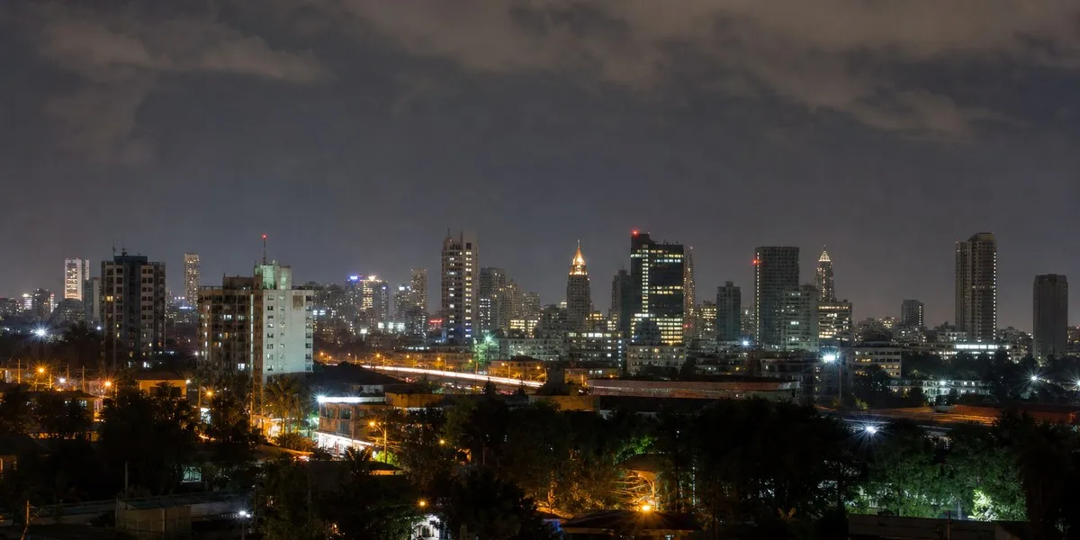 W Addis Abebie rozległy się wybuchy po zakazie lotów dronów — BBC News