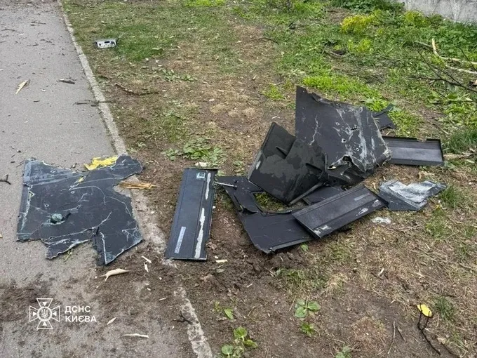 В центре Киева после нападения обнаружили обломки на территории западного посольства