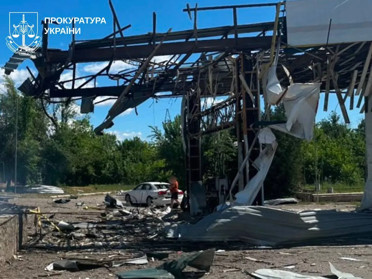 У Дергачах російські окупанти вдарили по двох АЗС