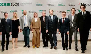 На Закарпатті снігова лавина перекрила автодорогу