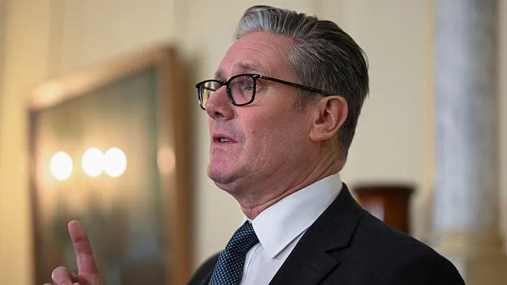 ЄС перевіряє експосла Британії через зв’язки з Епштейном