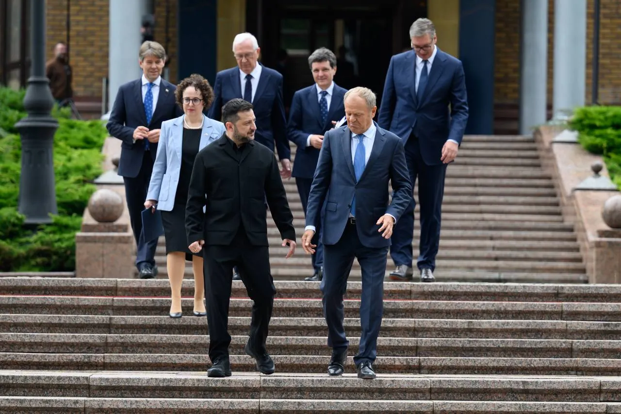 Zelenskyy Discussed Aid to Ukraine with Tusk During the Carpathian Summit