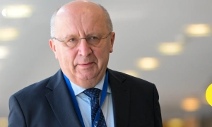 Блок Макрона лідирує перед парламентськими виборами у Франції