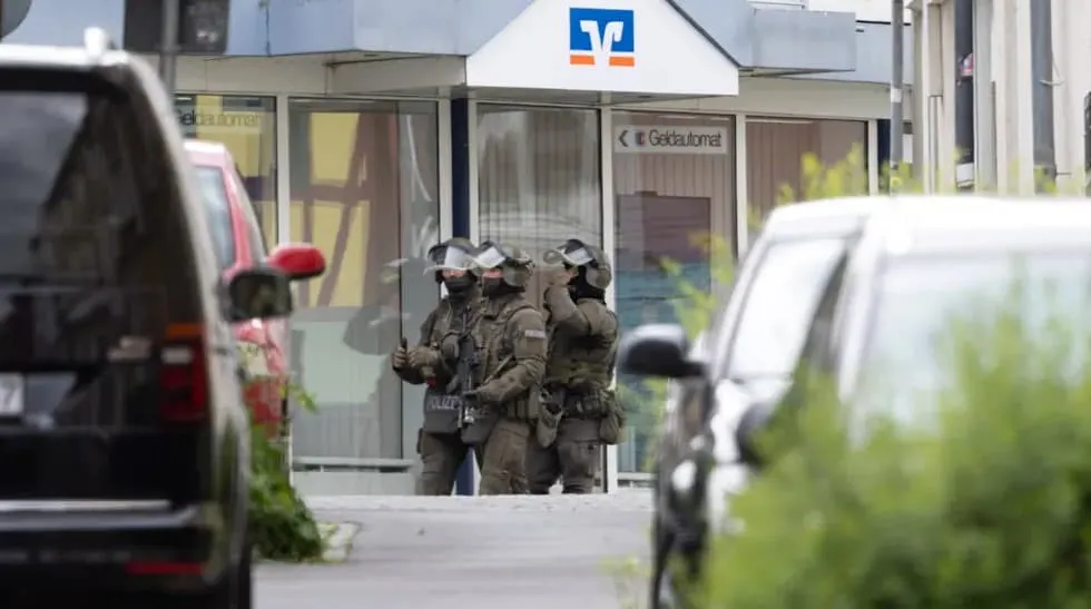 У Німеччині триває спецоперація через захоплення заручників у банку