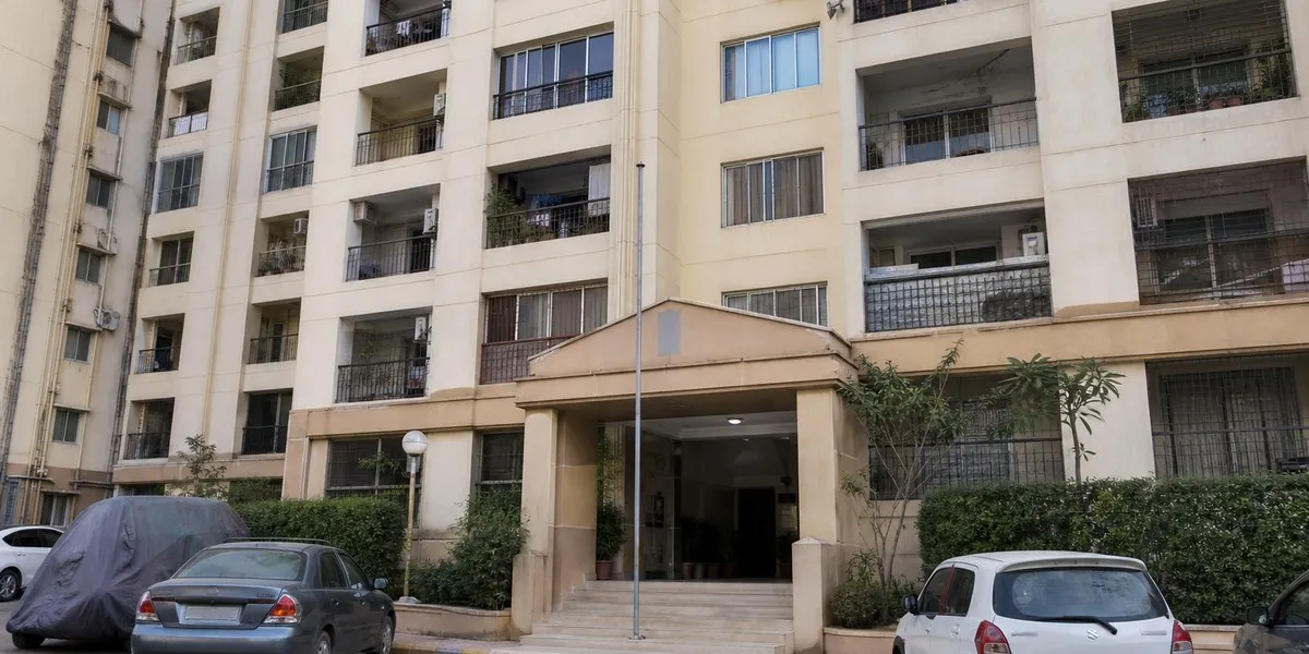 Doctor, wife and three daughters found dead in Karachi — Dawn