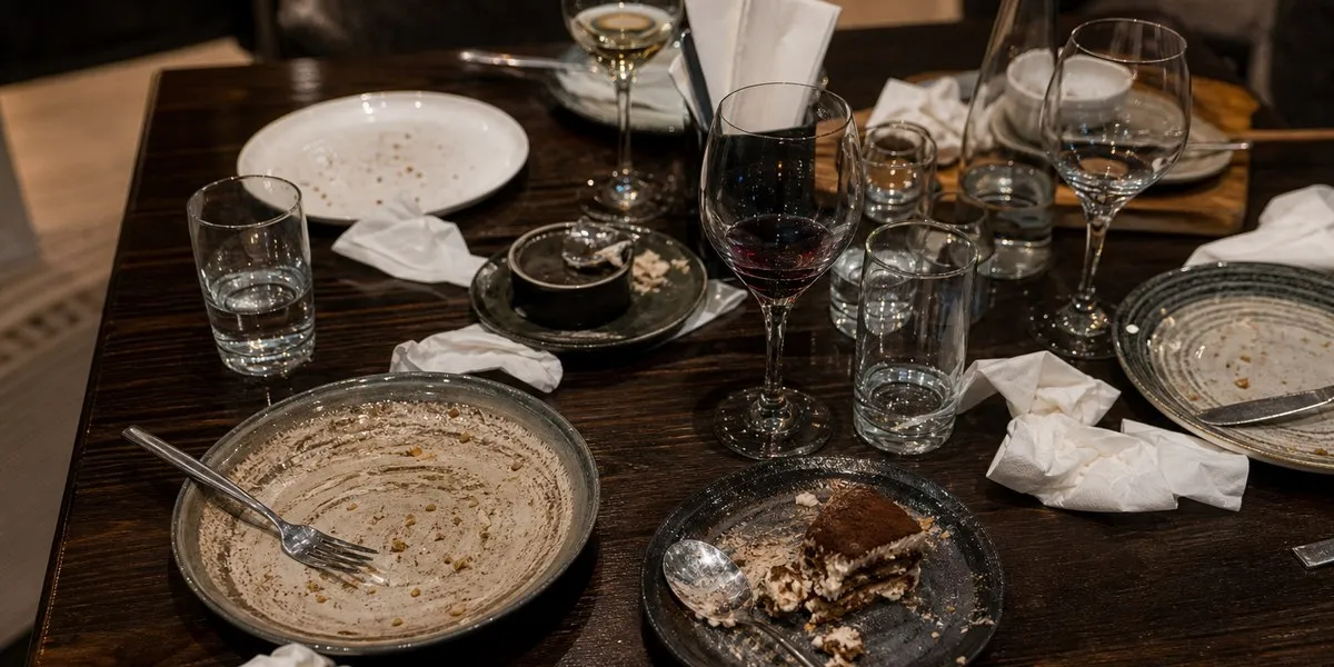 Couple pays for husband's brother at restaurants — MarketWatch