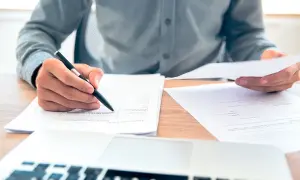 У Вінниці правоохоронці затримали понад 10 посадовців ВЛК: подробиці 