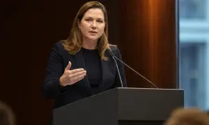 Złoto osiągnęło tygodniowe maksimum w obliczu spadku cen ropy — Asharq Al-Awsat