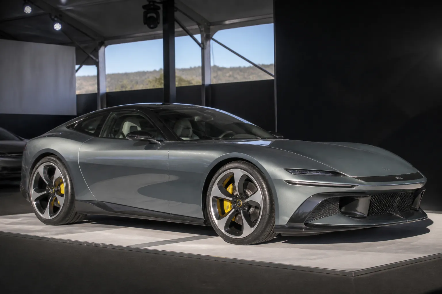 Первый электромобиль Ferrari Luce был продан на благотворительном аукционе за 40 млн долларов
