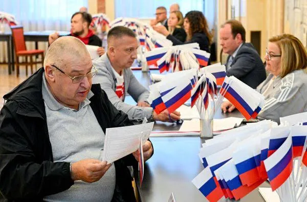 Избиратели в РФ испортили бюллетени, написав на них антивоенные лозунги