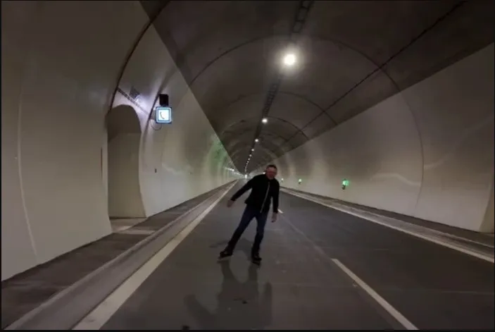 Прем'єр Словаччини оригінально відкрив найдовший автотунель країни