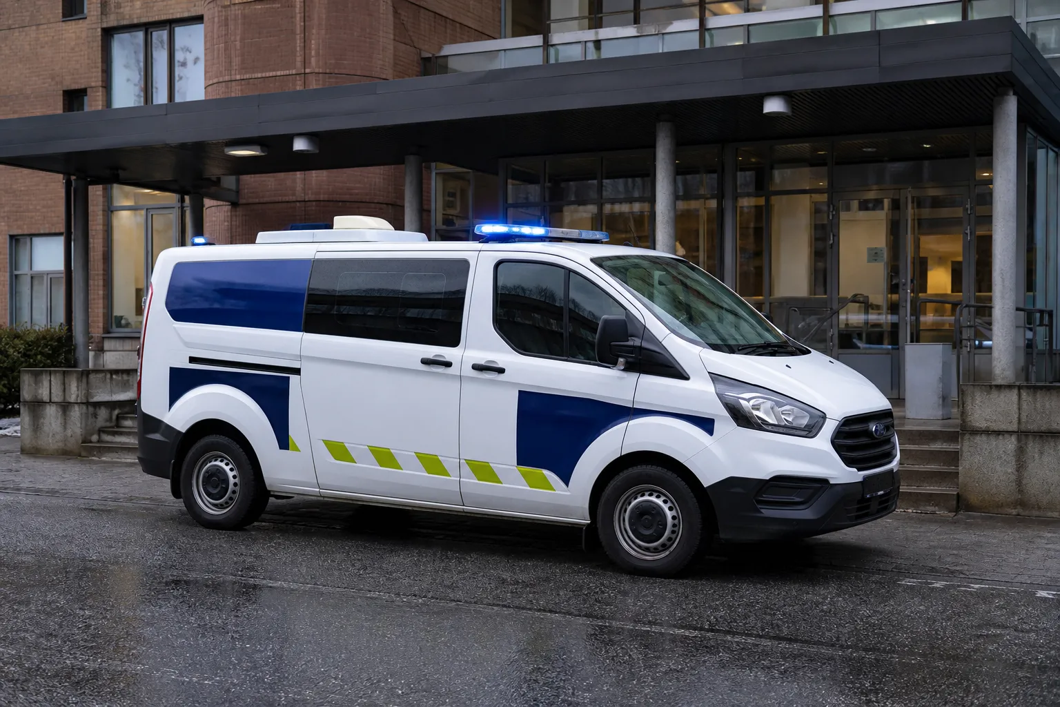 Полиция Финляндии тестирует Ford Transit с рисками для безопасности