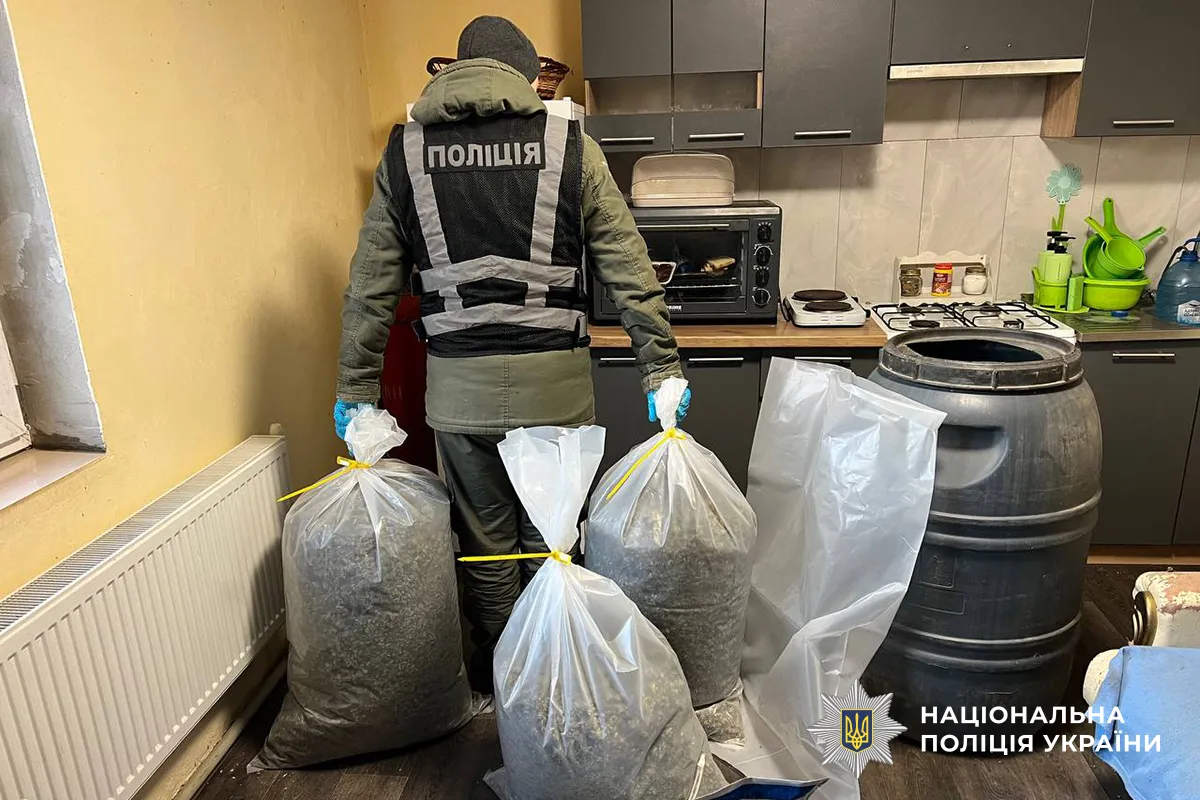 На Тернопільщині поліція ліквідувала нарколабораторію з товаром на мільйони гривень – фото