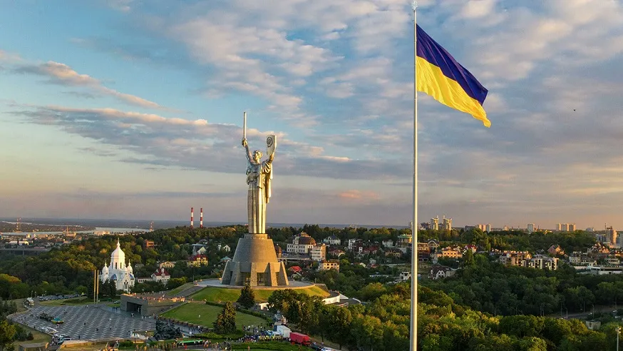 У Києві тимчасово приспустять головний прапор України через сильний вітер