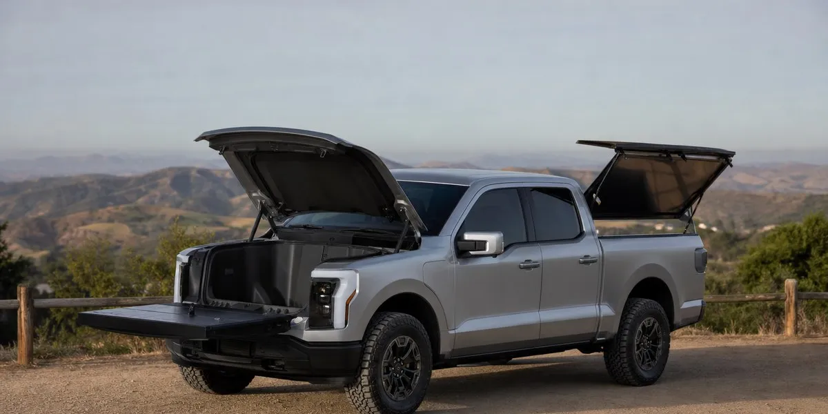 Ford describes front trunk work surface and fold-down TV in patent — Motor1