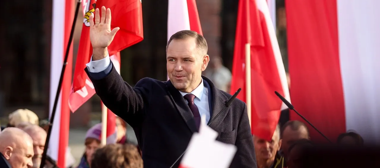 Навроцький зупинив 44 мільярди євро для переозброєння Польщі