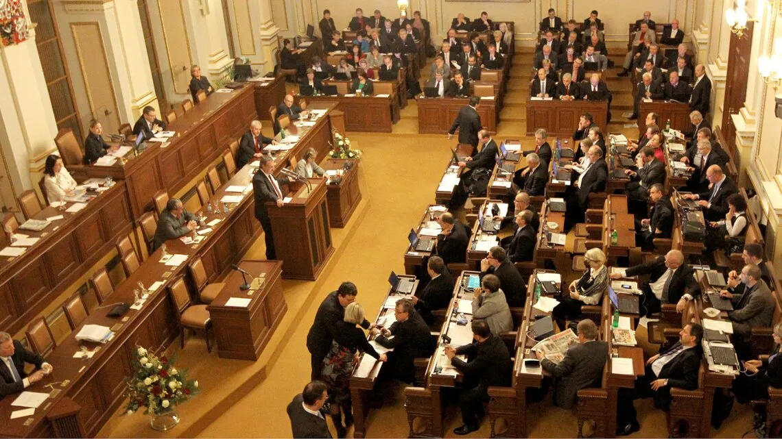 Парламент Чехії схвалив бюджет-2026 зі скороченням видатків на оборону та Україну