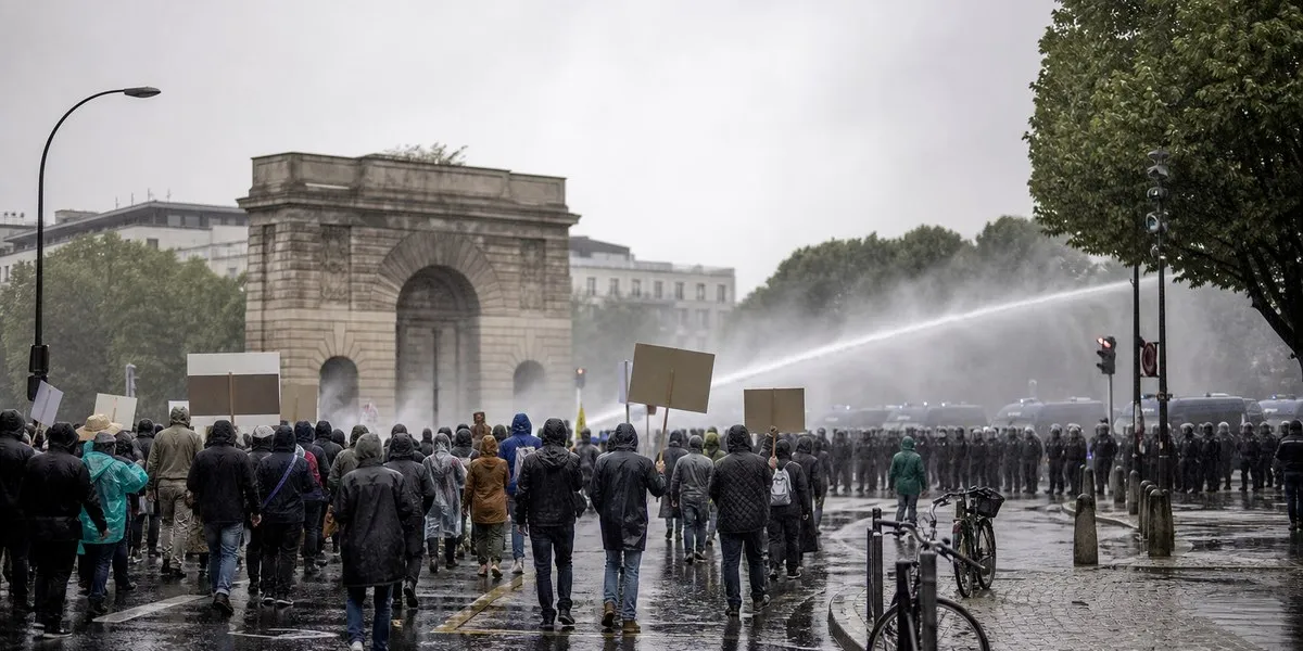 Francuskie MSW podało, że w protestach uczestniczyło 410 tys. osób — Asharq Al-Awsat
