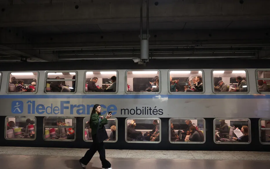 Масштабне знеструмлення в Парижі: тисячі без світла і проблеми з метро