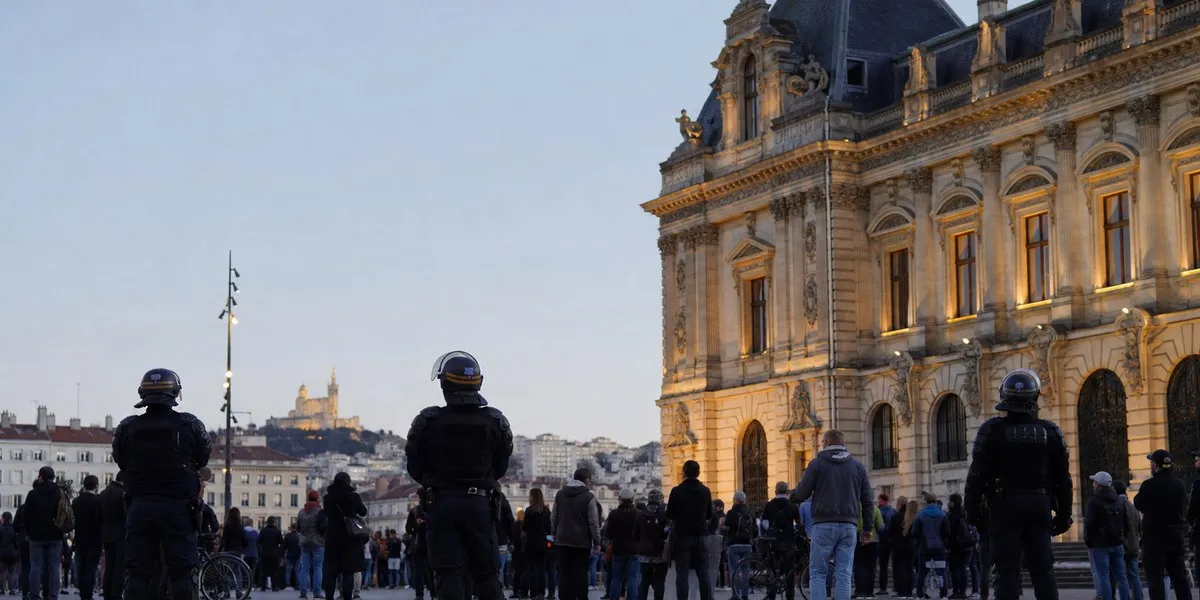 We Francji po protestach zatrzymano 400 osób — RMF24