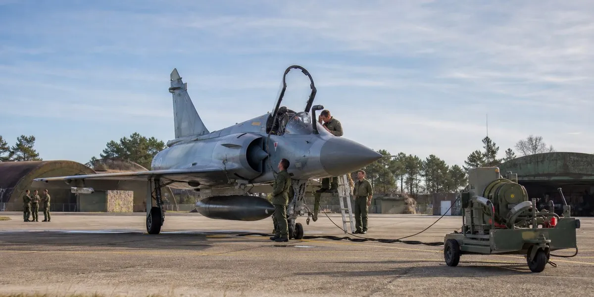 France plans to test fighter jets with combat drones in 2028 — Defense News