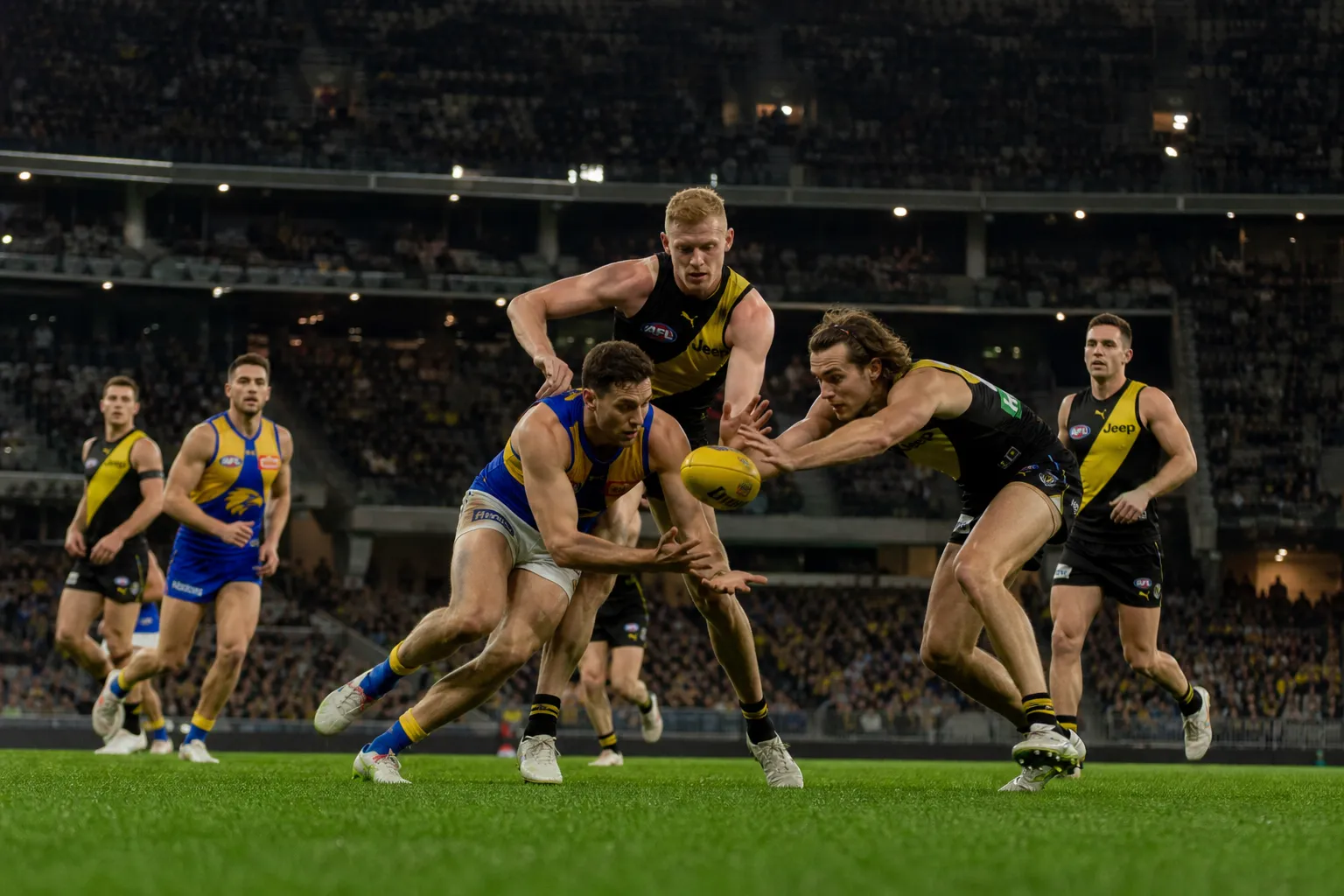 In Australia, Fremantle to face Geelong in AFL semi-final