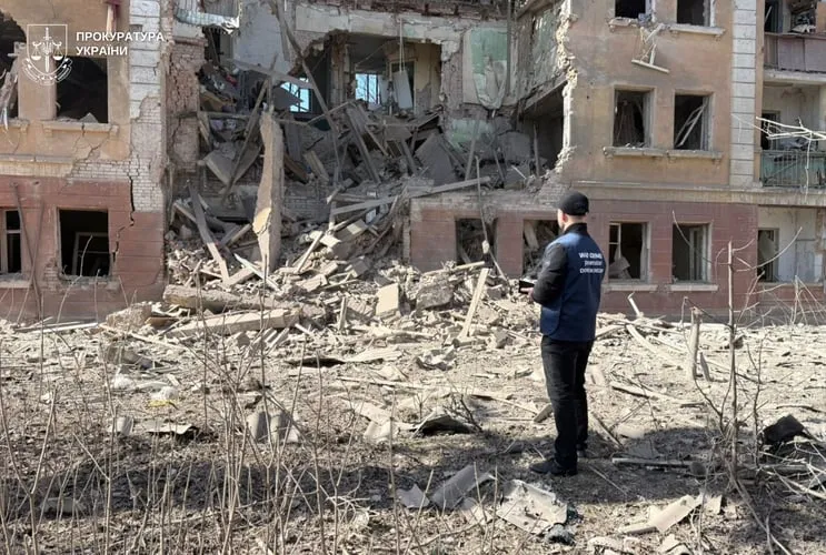 РФ вдарила авіабомбою по Дружківці, є загиблі та поранені