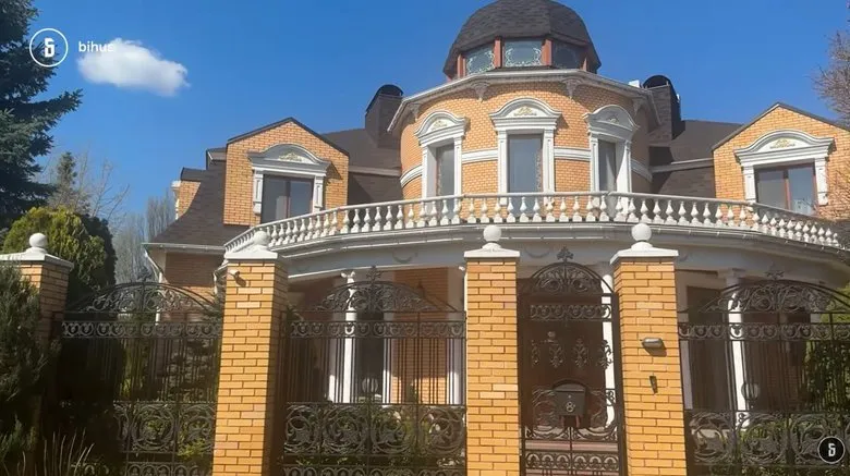 Нардеп Негулевський орендує маєток у Козині за заниженою ціною – Bihus.Info