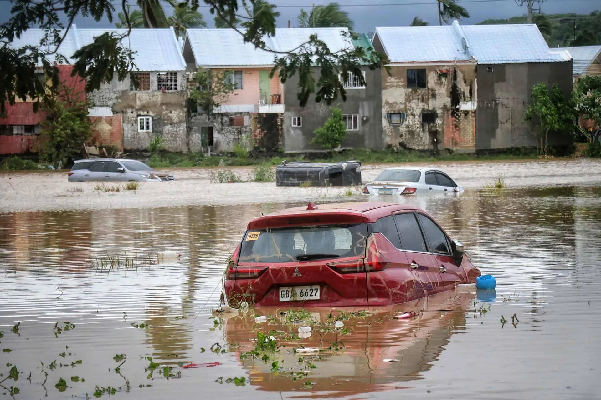 На Філіппінах тайфун вбив десятки людей – відео
