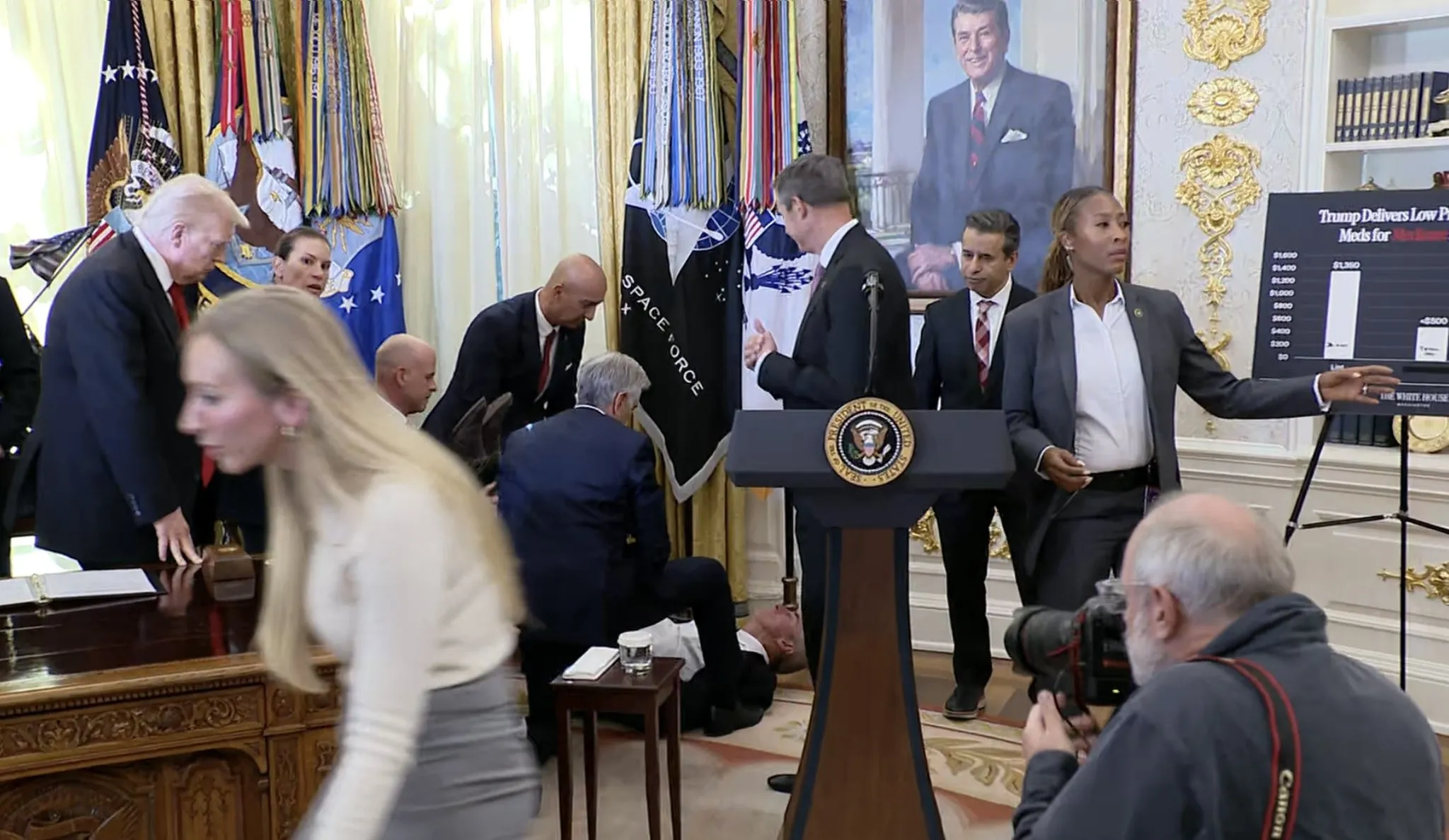 Данський фармацевт зомлів на зустрічі з Трампом – відео