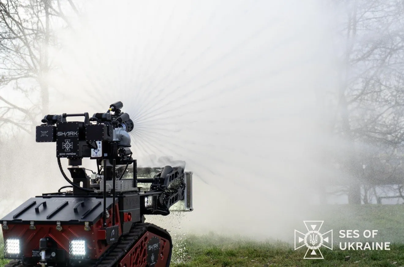 Франція передала Україні 40 роботів, які гасили пожежу в Соборі Паризької Богоматері