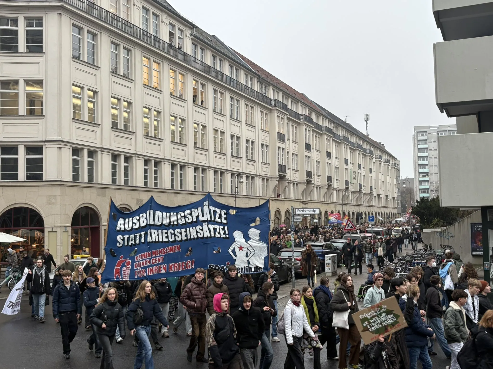 «Чому ми маємо вбивати?»: тисячі школярів протестують у Німеччині (Фото)