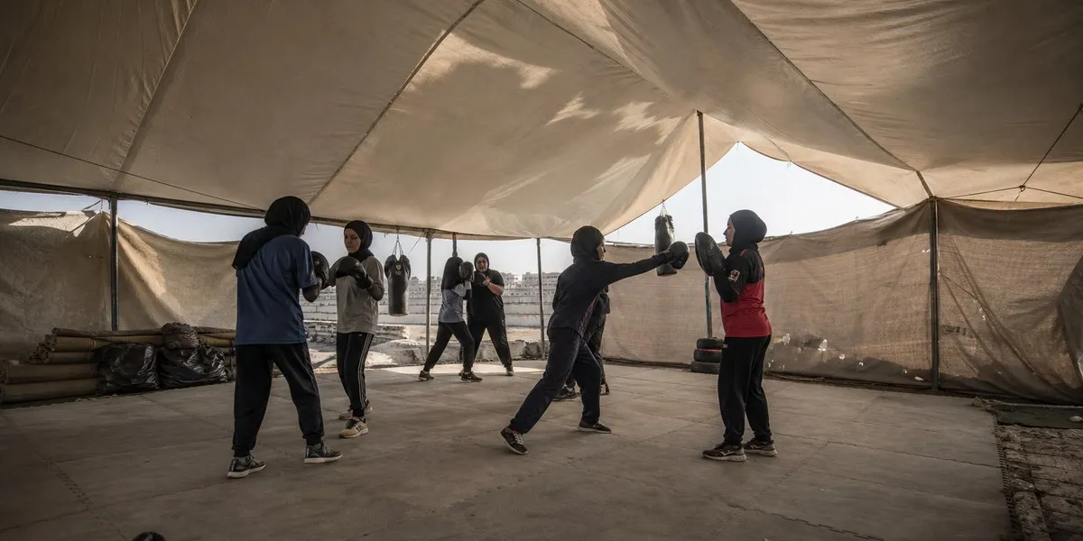 Women and girls resume boxing training in Gaza tent — Anadolu Agency ...