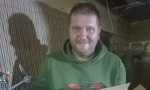 У Луганську сім'ї примусово мобілізованих влаштували мітинг під «військовою частиною» — ОВА