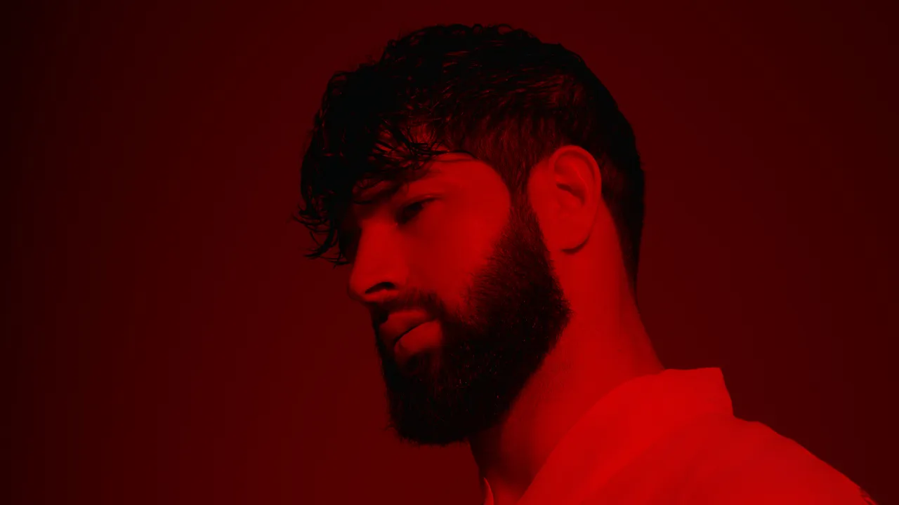 GEED презентує новий трек «Лая» — рефлексію про біль, прийняття і любов GEED презентує новий трек «Лая» — рефлексію про біль, прийняття і любов