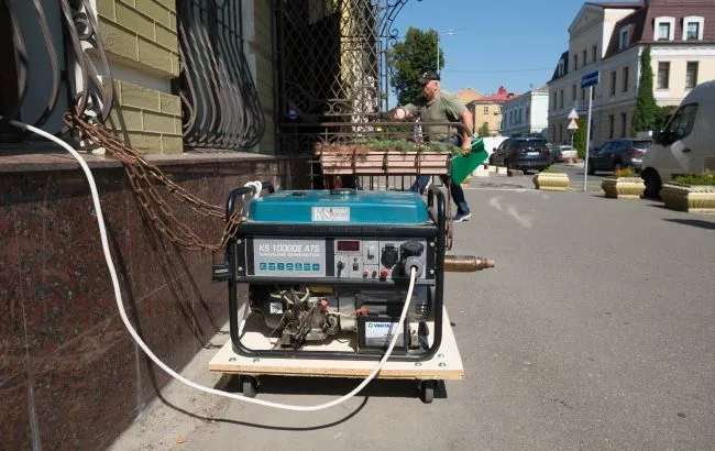 Українцям пояснили, скільки обходиться генераторне світло під час відключень Українцям пояснили, скільки обходиться генераторне світло під час відключень