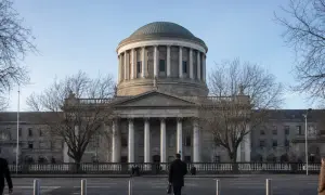 英国将加强网络防御并敦促人工智能公司提升安全性——《卫报》